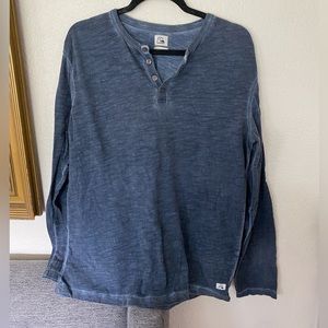 Quicksilver long sleeve - medium